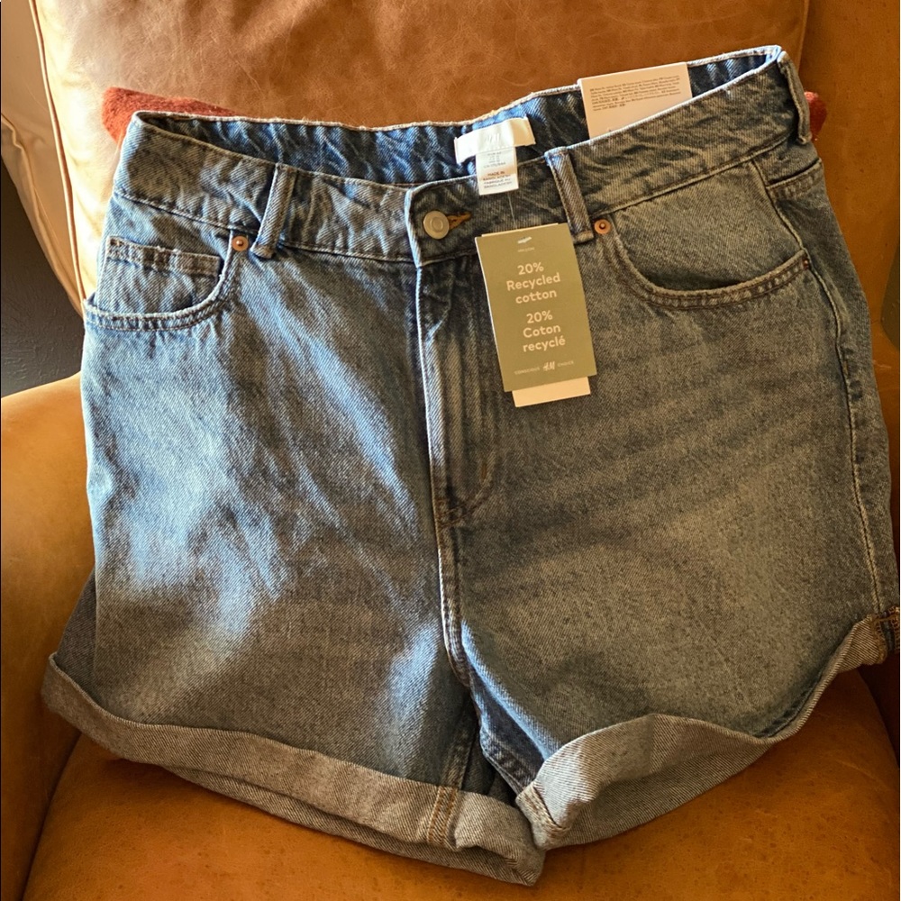H&M Mom Fit High Waist shorts
